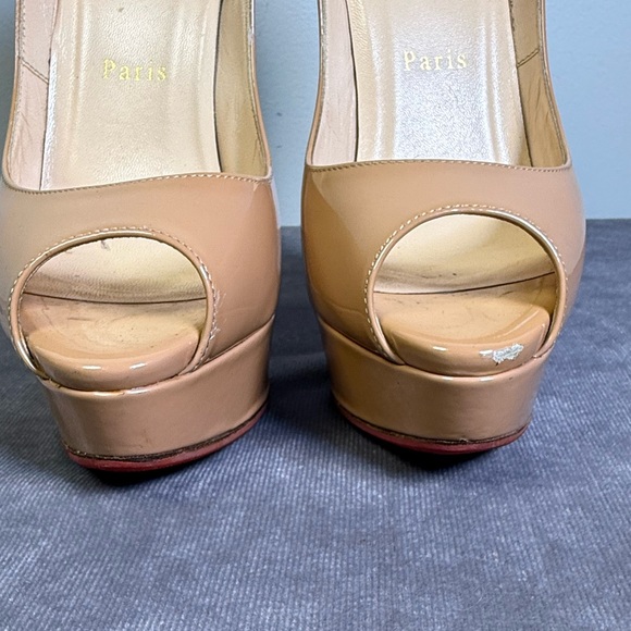 Christian Louboutin Lady Peep-Toe platform pumps beige patent leather 37.5 auth - Picture 3 of 11